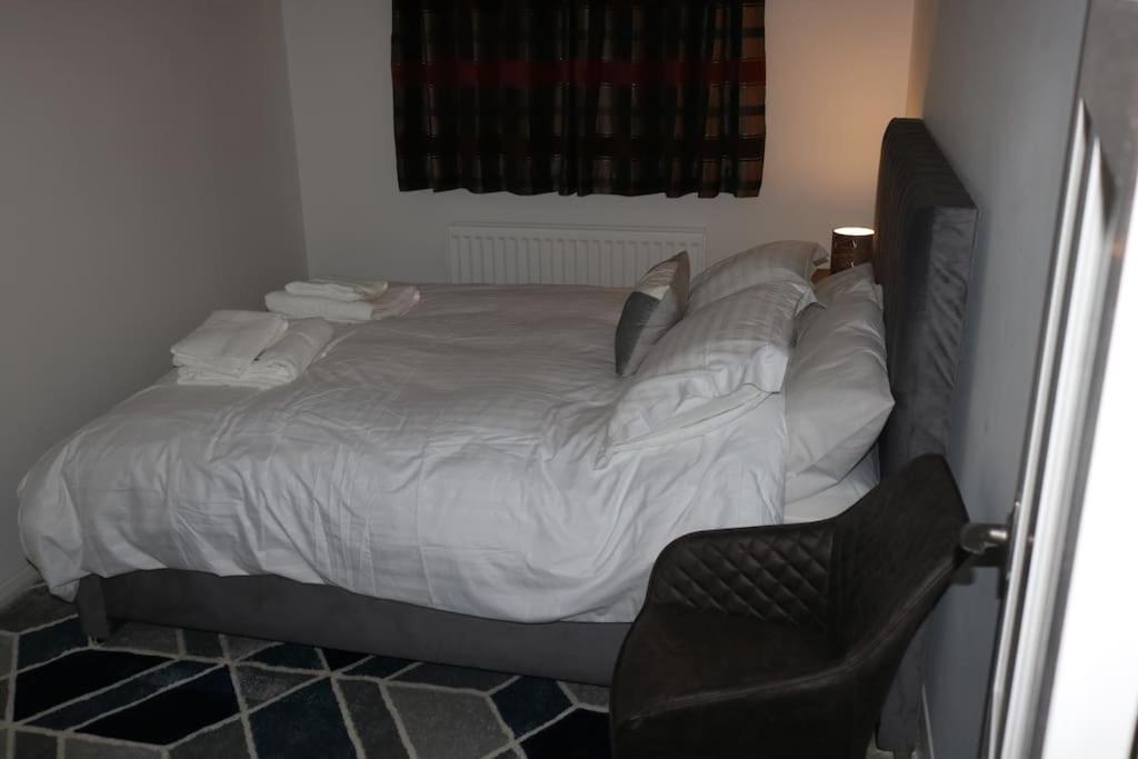 Entire -4 Bedrooms Detached House With Driveway Nottingham Esterno foto
