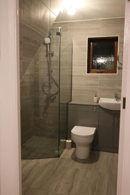 Entire -4 Bedrooms Detached House With Driveway Nottingham Esterno foto
