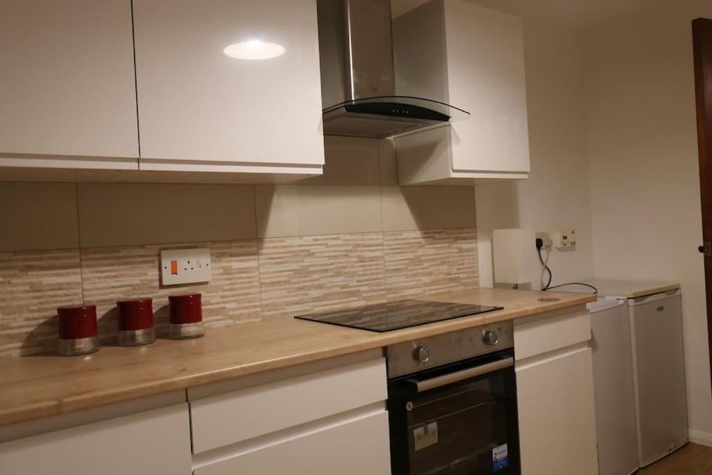 Entire -4 Bedrooms Detached House With Driveway Nottingham Esterno foto