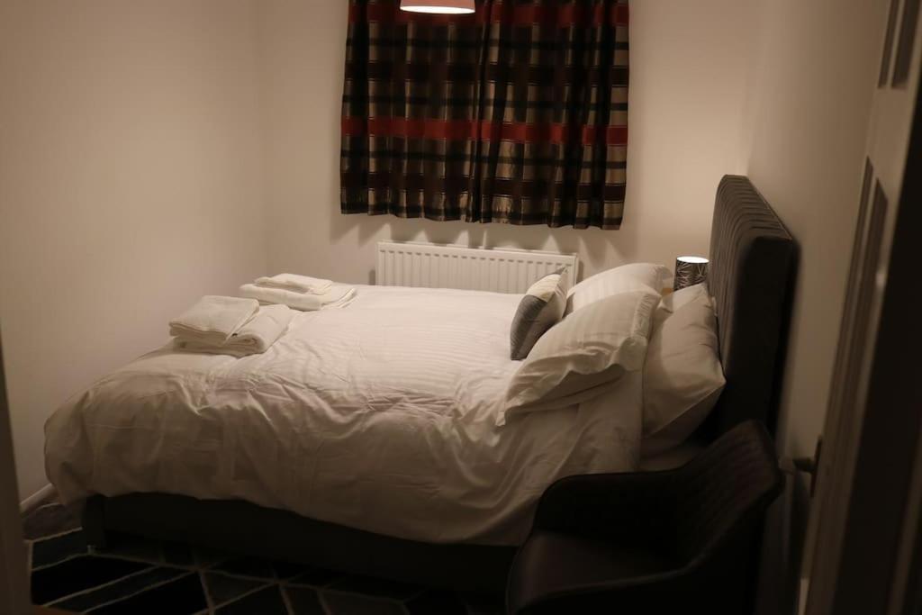 Entire -4 Bedrooms Detached House With Driveway Nottingham Esterno foto
