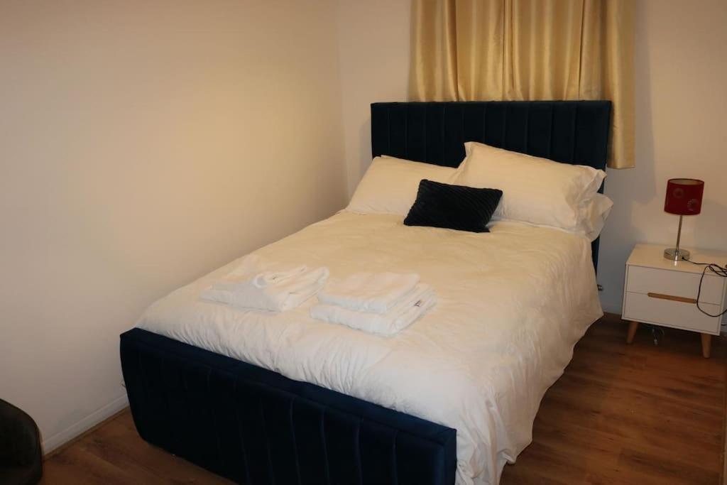 Entire -4 Bedrooms Detached House With Driveway Nottingham Esterno foto