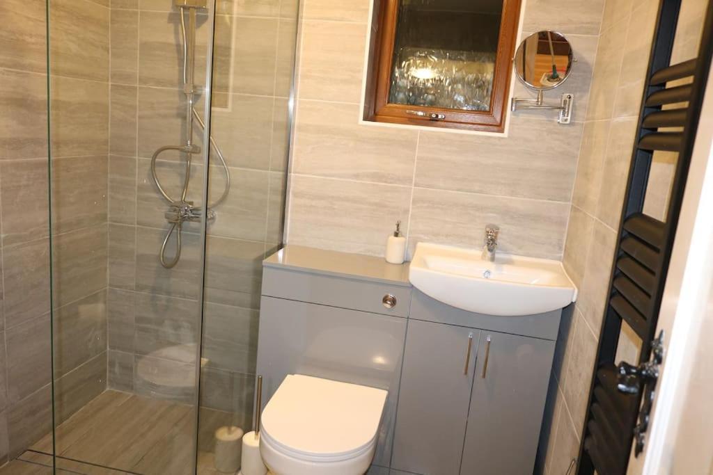 Entire -4 Bedrooms Detached House With Driveway Nottingham Esterno foto