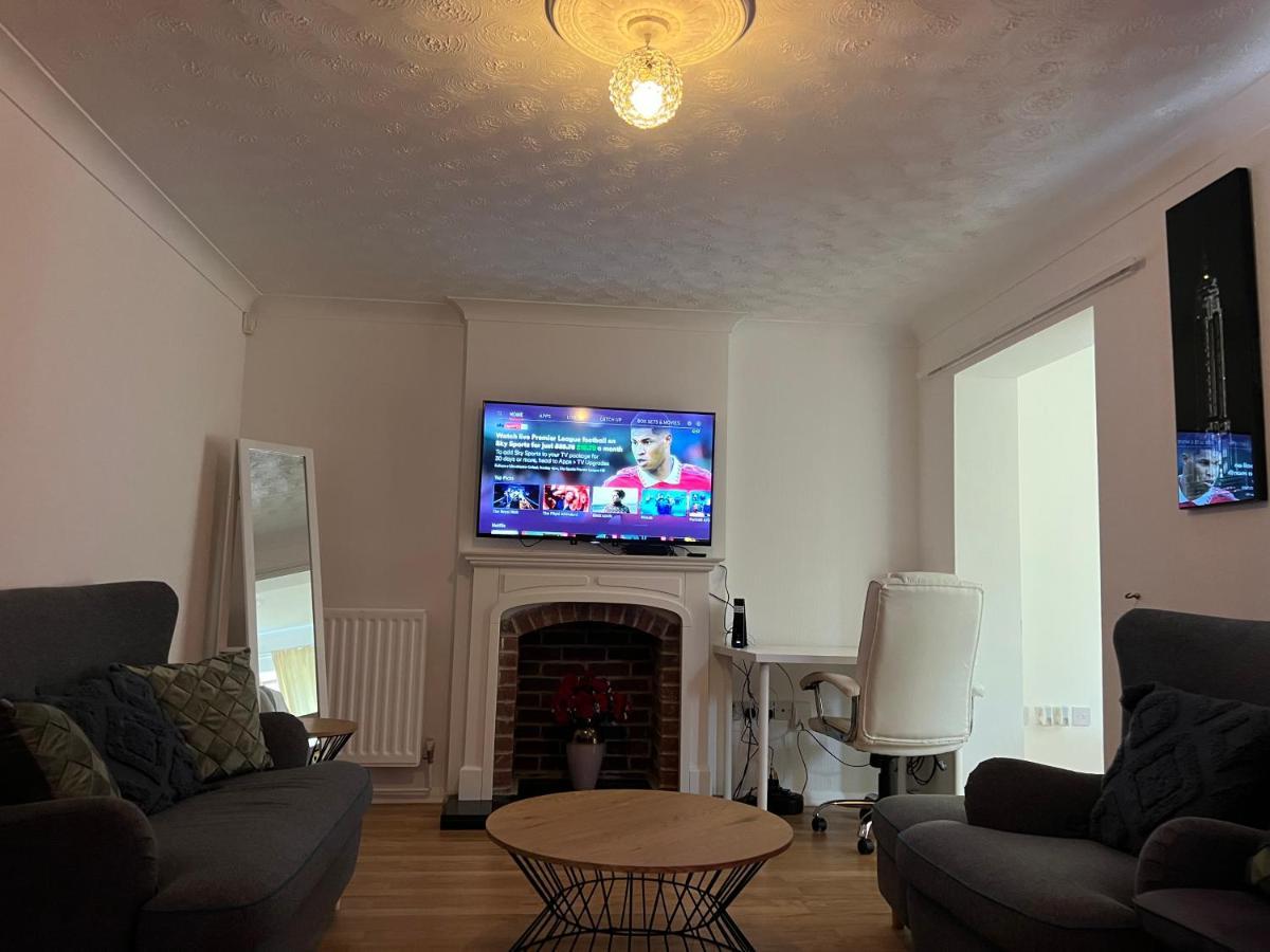 Entire -4 Bedrooms Detached House With Driveway Nottingham Esterno foto