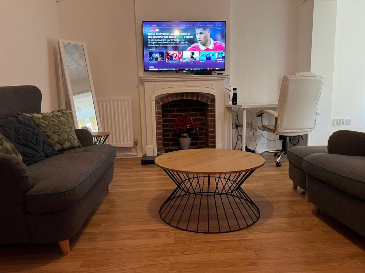 Entire -4 Bedrooms Detached House With Driveway Nottingham Esterno foto